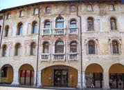 Facciata del Palazzo Ricchieri
