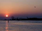 Il tramonto sul porto