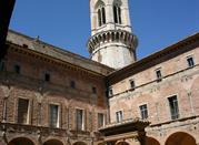 Cortile di San Pietro Chiostro Maggiore