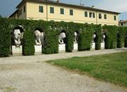 Giardino con leoni