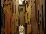 Le stradine laterali sono sempre molto suggestive