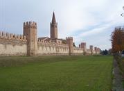 Circondata da antiche mure