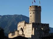 Edificio storico nella via centrale Rodolfo Bellenzani 