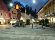 Brunico e le sue vetrine di notte