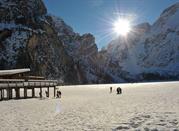 Il lago di Braies in inverno