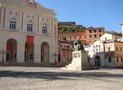 Teatro Rendano e Statua di Bernardino Telesio
