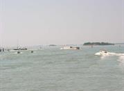 vista di alcune barche e isolotti