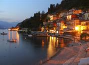 Vista del Lago di notte