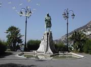 Monumento a Flavio Gioia