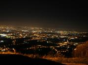 Panorama notturno della città visto da Casertavecchia
