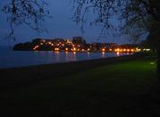 Vista notturna sulla città