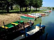 Il lago di Chiusi e le barche dei pescatori