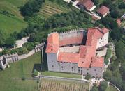 Vista dall'alto di Rocca Borromea