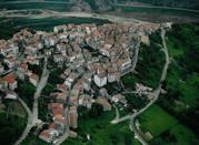 Un piccolo borgo in Campo Basso