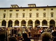 Derrière: Loggia del Vasari