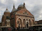 Facciata. Basilica di Sant'Antonio