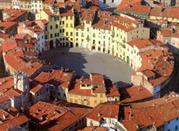 Lucca, Piazza Anfiteatro