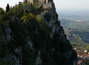Il castello e' arroccato su un colle