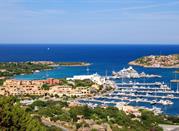 Porto Cervo ciudad y el puerto, en el corazón de la Costa Esmeralda