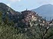 Arroccato su un monte
