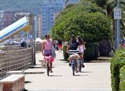 Liguria, Loano ragazze in bicicletta sul lungomare