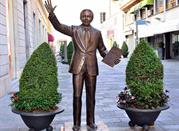 Liguria, Sanremo statua del presentatore televisivo Mike Bongiorno
