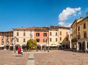 Lombardia, Iseo, piazza principale
