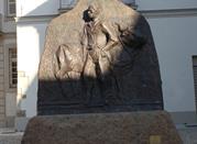 La statua dedicata a Gagliaudo in Piazza Duomo