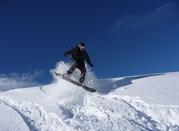 Snowboard e cielo azzuro: Trepalle