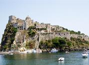 Castello Aragonese visto dal basso