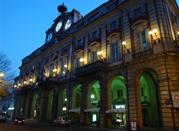 Immagine serale del Palazzo Municipale 