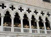 Dettagli di alcune colonne in Piazza