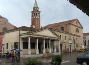 Loggia dei Bandi e Chiesa di San Giacomo Apostol