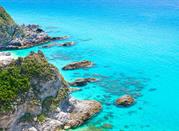 Vista sul mare turchese di Capo Vaticano da Parco Belvedere