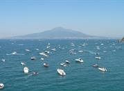 Giornata di mare con il Vesuvio sullo sfondo