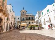 Piazza principale di Cisternino, Brindisi