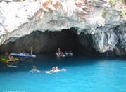 La Cave du Lion et son bleu intense