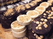 Tipici dolci piemontesi di nocciola e cioccolato