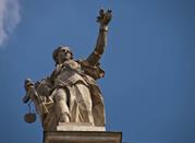 Statua della Piazza Castello