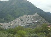 Città dall’identità particolare, molto affascinante ed interessante. 