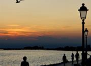 Tramonto: passeggiata sul lungo mare