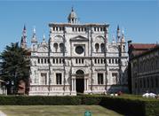 La facciata della Certosa