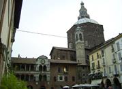 Duomo e Broletto da piazza della Vittoria