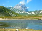 Il laghetto Pietranzoni, sulla piana di Campo Imperatore nel Gran Sasso d'Italia.