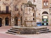La medioevale Piazza Cisterna
