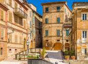 Eleganti edifici a Grottammare Alta, Ascoli Piceno