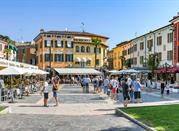 Lombardia, Sirmione, piazza principale