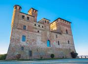 Mpnforte d'Alba, Cuneo, edificio medievale