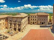 Montepulciano, borgo rinascimentale toscano