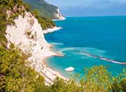 Scorci della Riviera del Conero a Numana